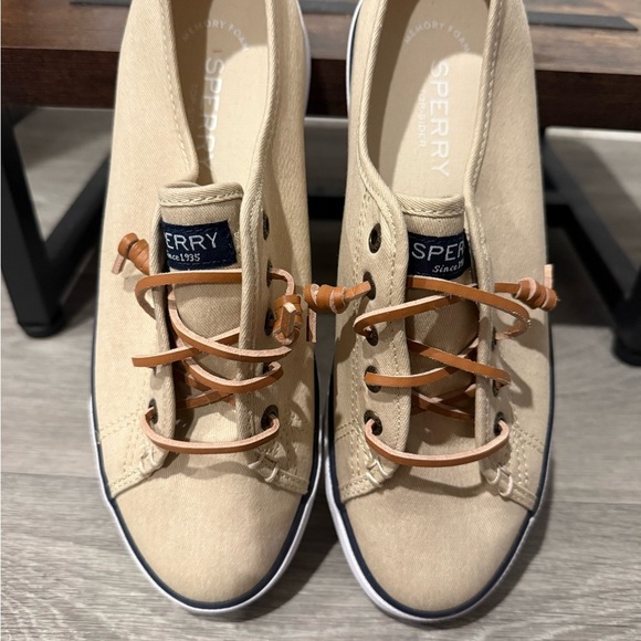 Sperry women’s Tan Canvas Shoes - Picture 2 of 6